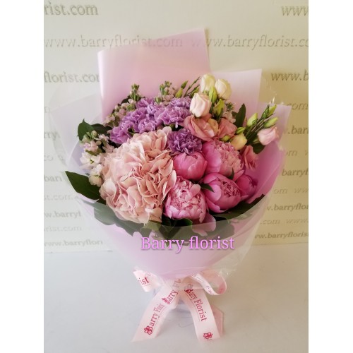 MOT 0015 粉色鏽球 + 牡丹 + 季節性花束